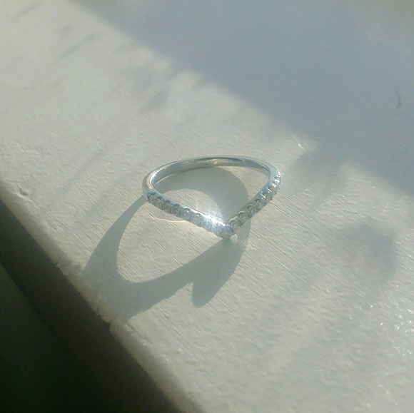 Moissanite chevron band 2mm sz 7.5 ring - Picture 4 of 8